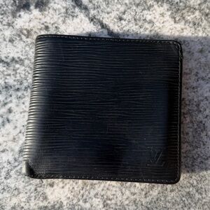 Authentic Louis Vuitton Black Epi Leather Bi-Fold Wallet Preloved